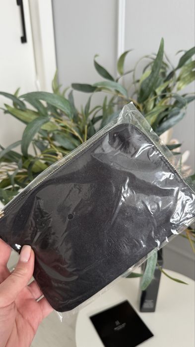 Продам   Олівець лайнер для очей defining liner REVITALASH