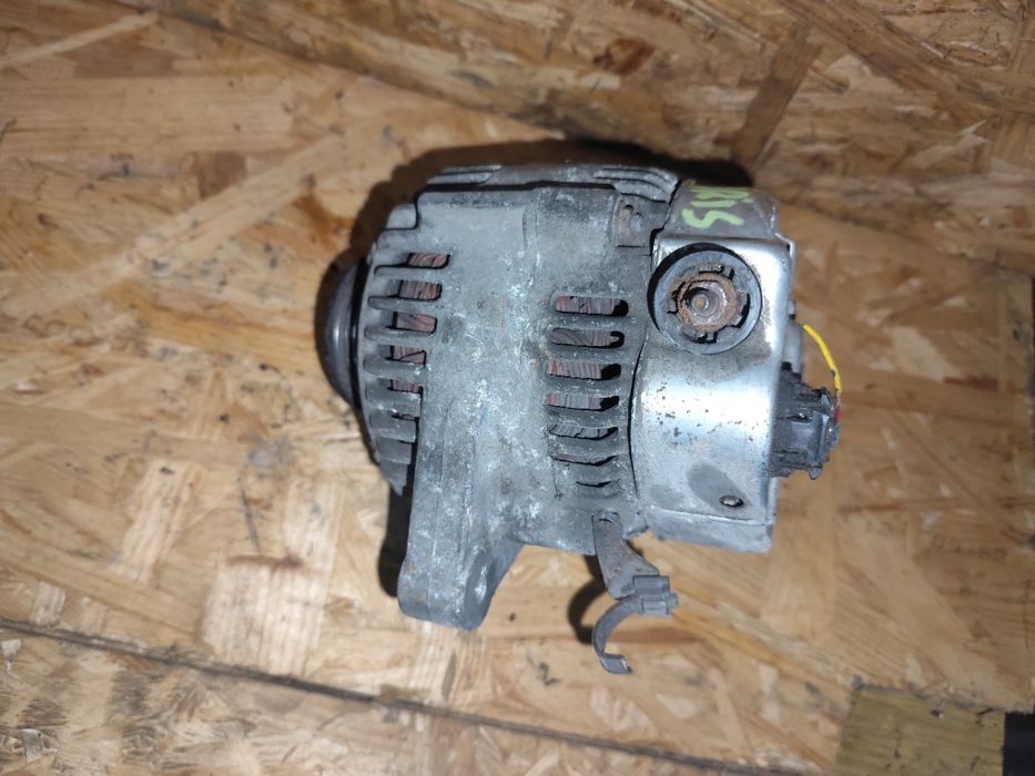 Toyota Yaris I 1.0 benzyna alternator