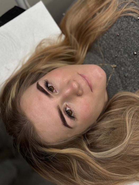 Stylizacja brwi •henna pudrowa •laminacja z farbką •regulacja