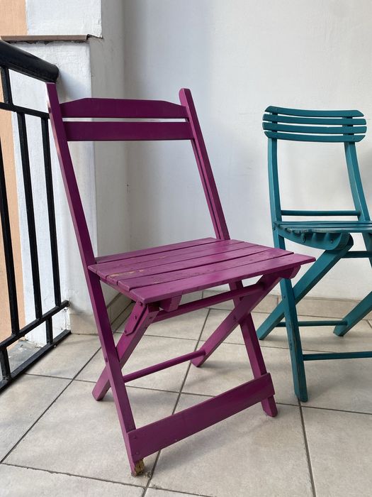 Oddam dwa drewniane krzesła