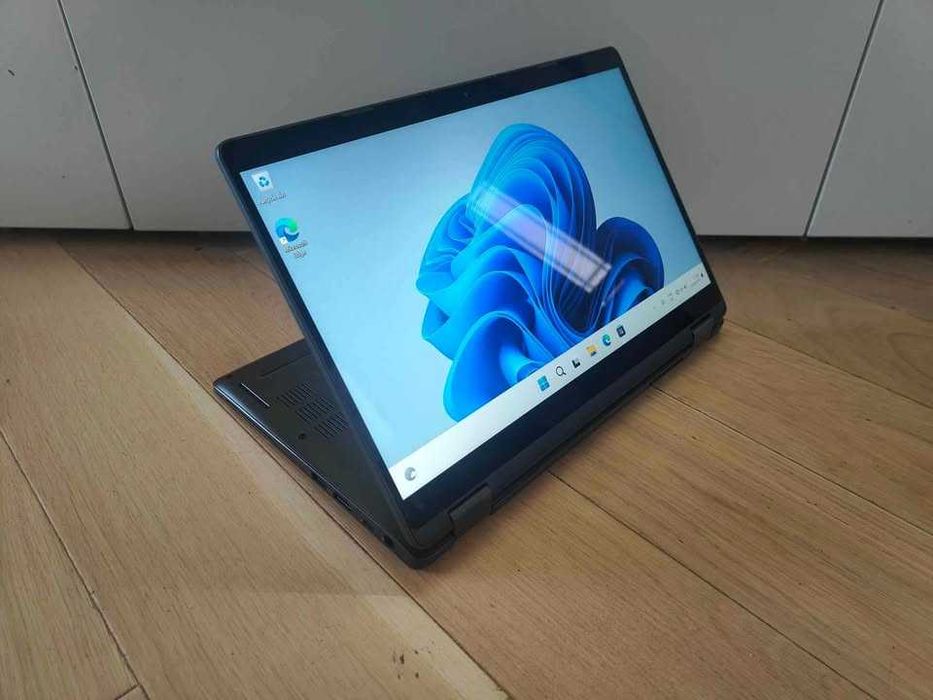 Dell Latitude 5300 2in1 8th gen i5, 256gb nvme ssd, 16gb ram