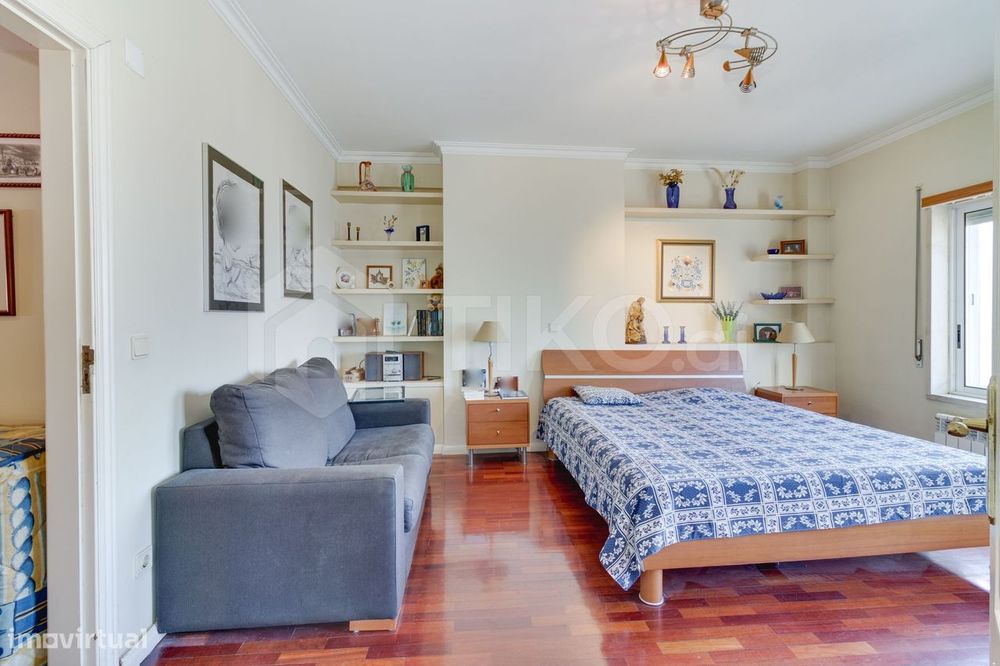 T4 com 209 m², vista 360º, sol todo o dia e garagem de 78 m² | Corroio