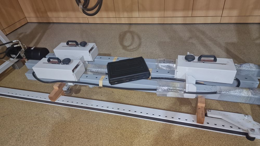 Prensa hidraulica com 3 cavaletes da marca scm maquina nova