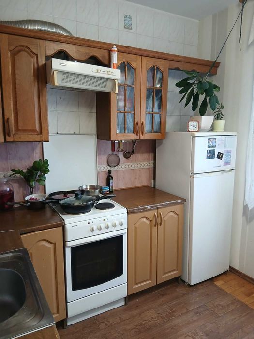 Кімната біля метро позняки