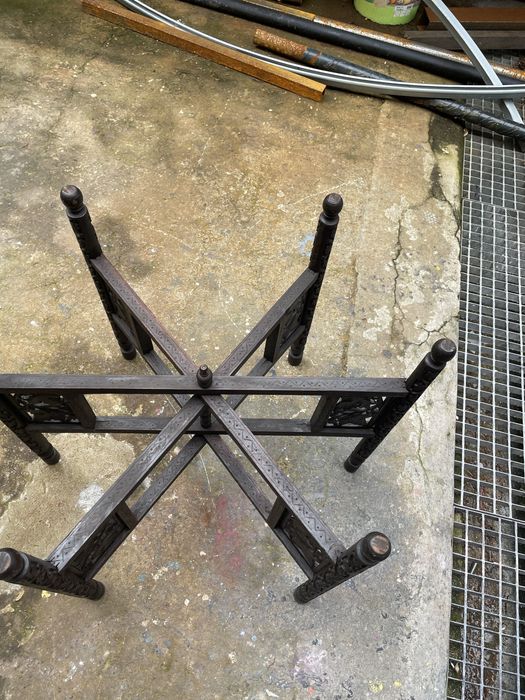 Mesa redonda dobrável trabalhada