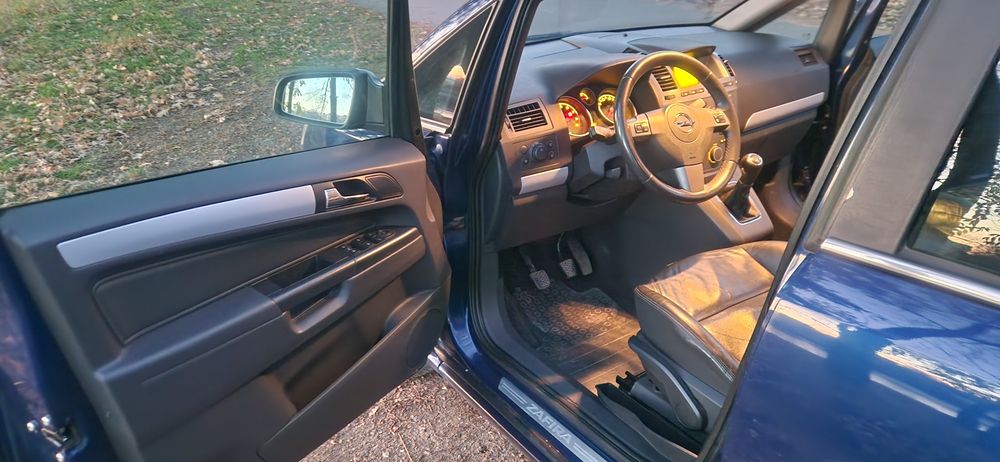 Продам Opel Zafira B 1.8 бензин Cosmo