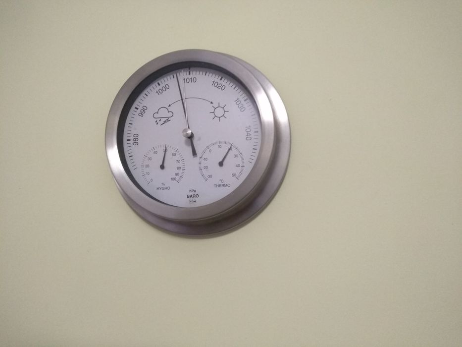 Продам барометр BARO
