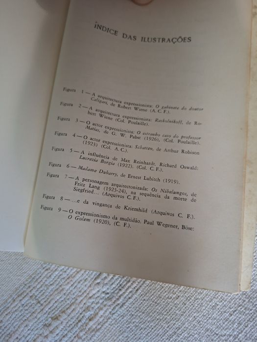 Livro sobre cinema de terror