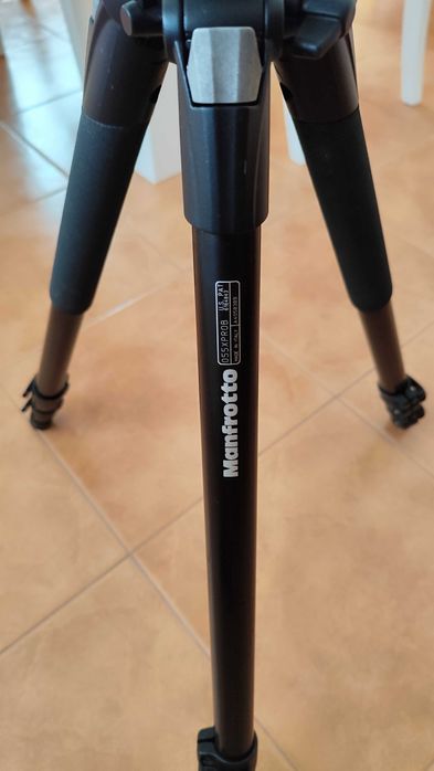 Tripé Manfrotto 3 secções em aluminio + Cabeça