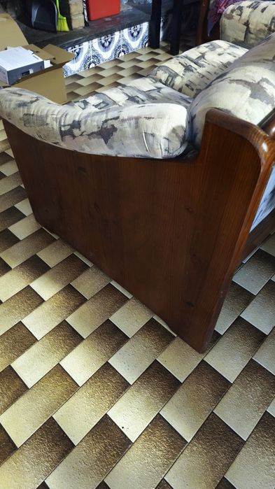 Conjunto de Sofás em Madeira Maciça (3 Lugares + 2 Lugares) – Excelente Estrutura