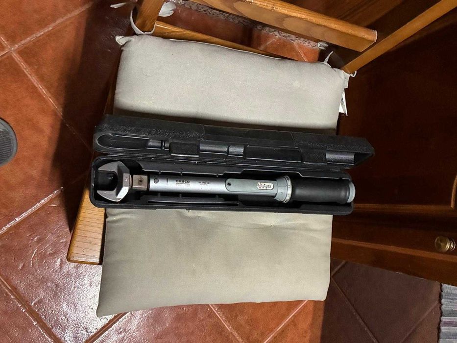 Chave dinamométrica 10-100NM com chave de bocas de 30