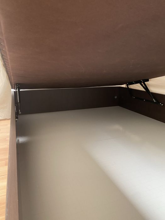 Cama somier de casal com arrumação