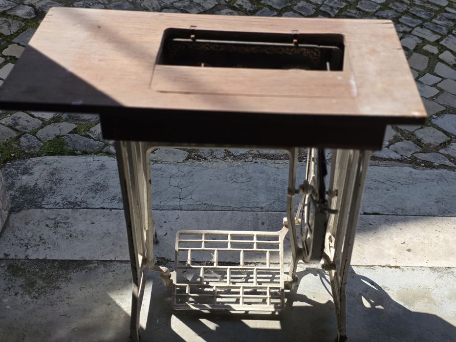 Máquina costura antiga Alfa