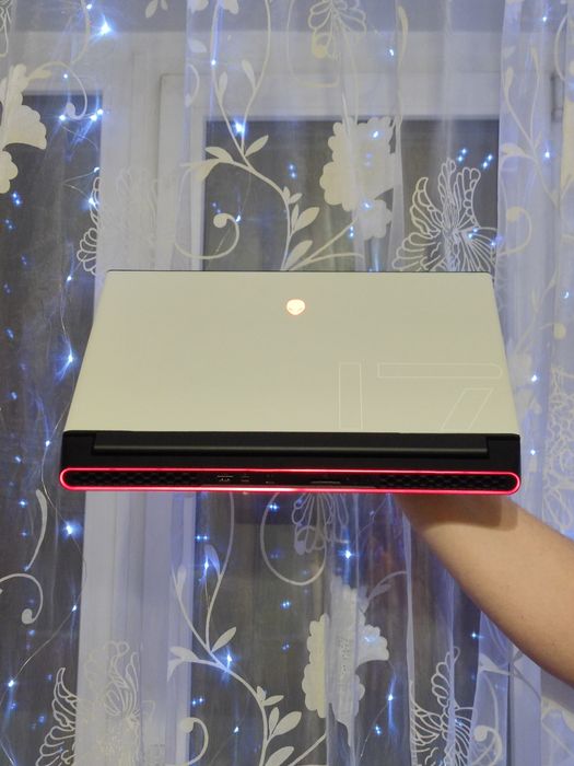 Alienware m17 r3 i7-10750h rtx2070 Super 16gb 1tb ssd