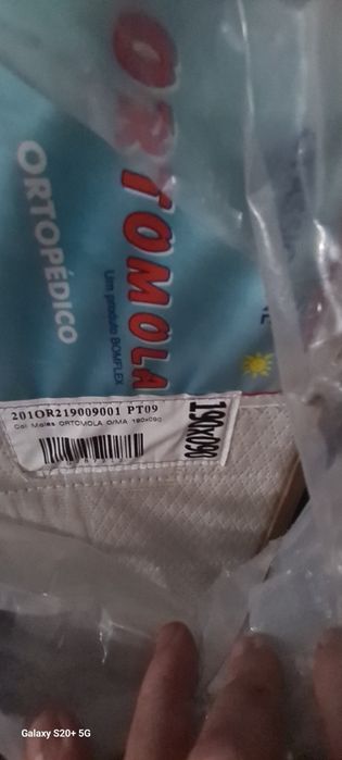 Colchão de solteiro com estrado