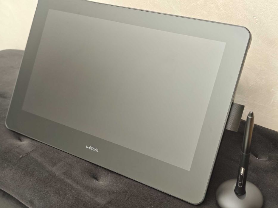 Wacom Cintiq Pro 16 4K DTH167, Wacom Stand, Pro Pen 2 Jak nowy Okazja