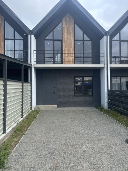 Якісний і стильний таунхаус з продуманим планування