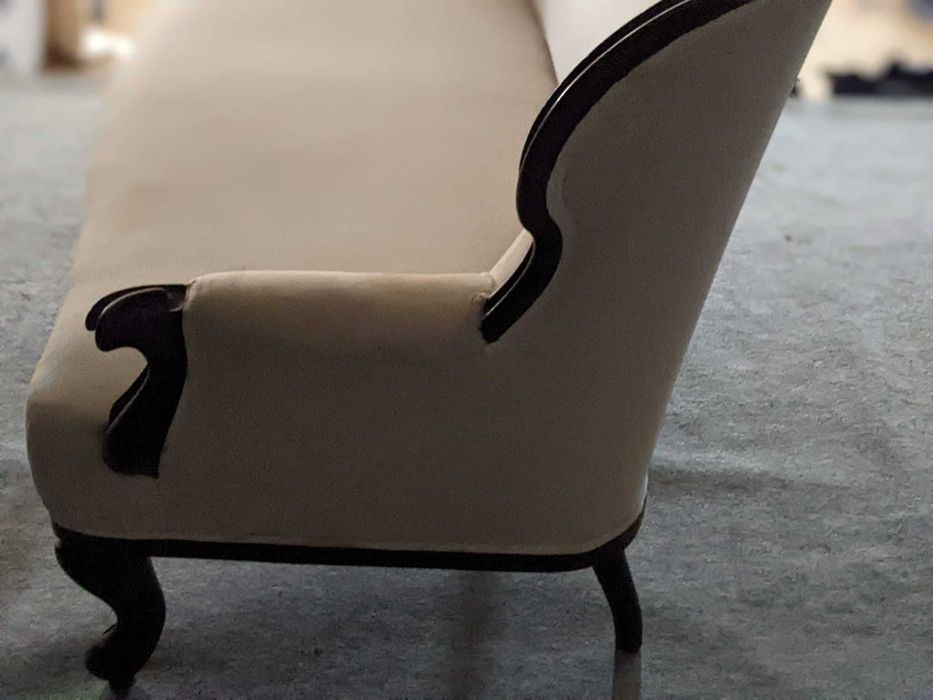 Sofá branco muito antigo e raro