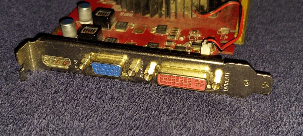 Відеоадаптер  HD2600XT