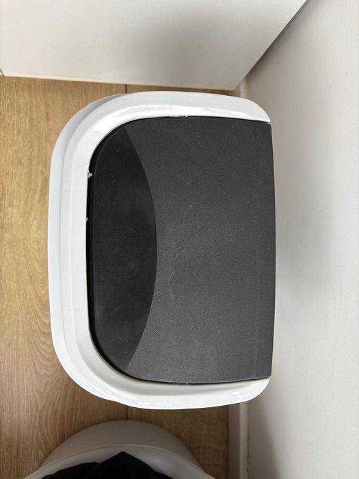 Vendo caixote de lixo