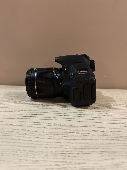 Canon EOS 700D з об'єктивом 18-55mm - повний комплект