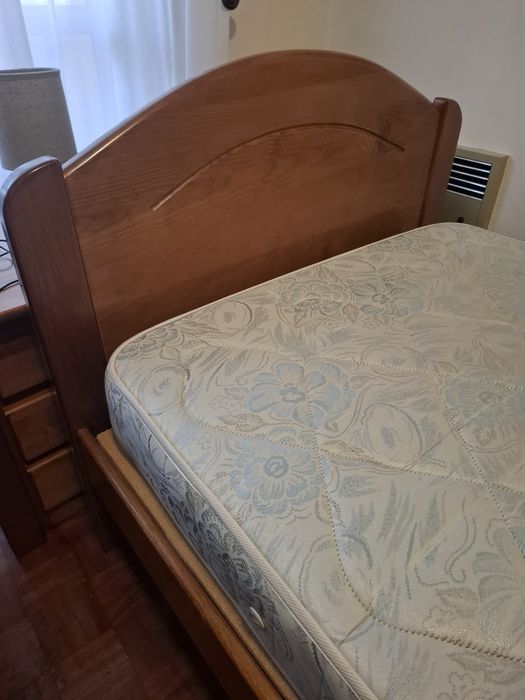 Cama de solteiro em pinho (mel)