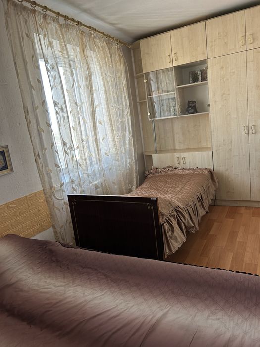 Метро Спортивна ,Гагаріна ,3х кімнатна 6 окремих