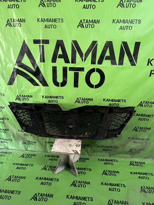 Решітка радіатора Ніссан Патрол Y62