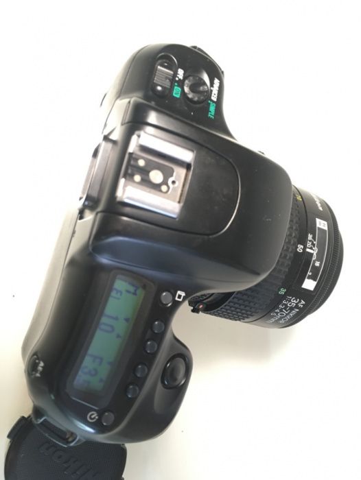 Nikon F50 + Nikkor 35–70mm Lens, f/3.364409200826755122