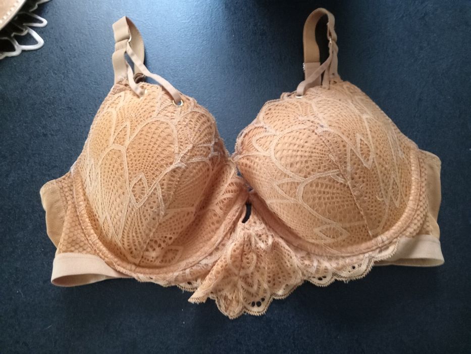 Biustonosz 75 DD kolor musztardowy.