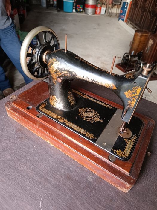 Máquina de Costura Singer antiga/ relíquia/ museu