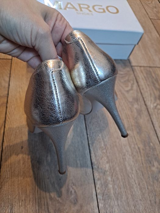 Złote skórzane szpilki 38