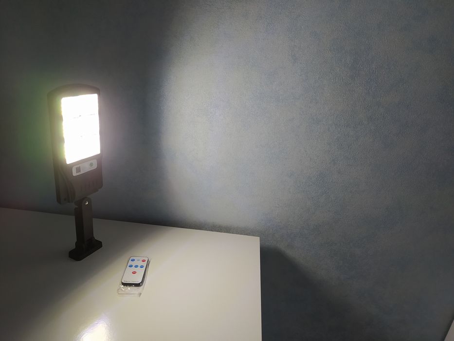 СветильникЛіхтар.Прожектор.світильник з сонячною панеллю