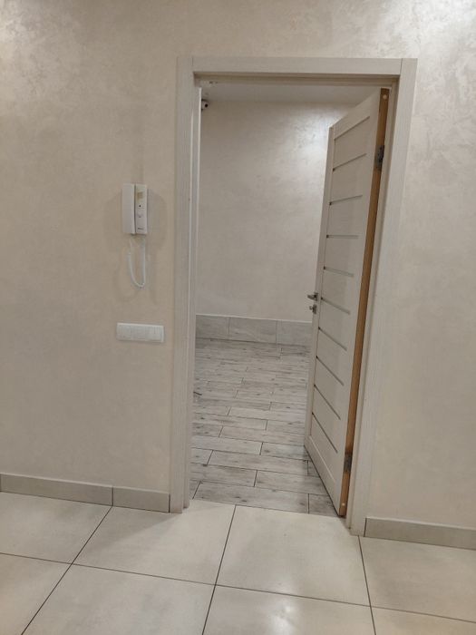 Ціну знижено! Оренда комерц.прим. 78м.кв.від власника з окремим входом в районі Акварелі