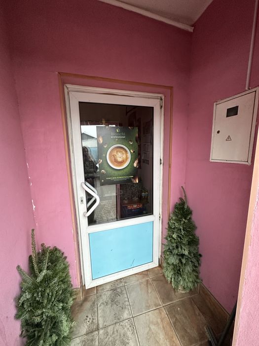 ** Ріпкинська! 50 кв.м., можна частину! Місце для реклами!