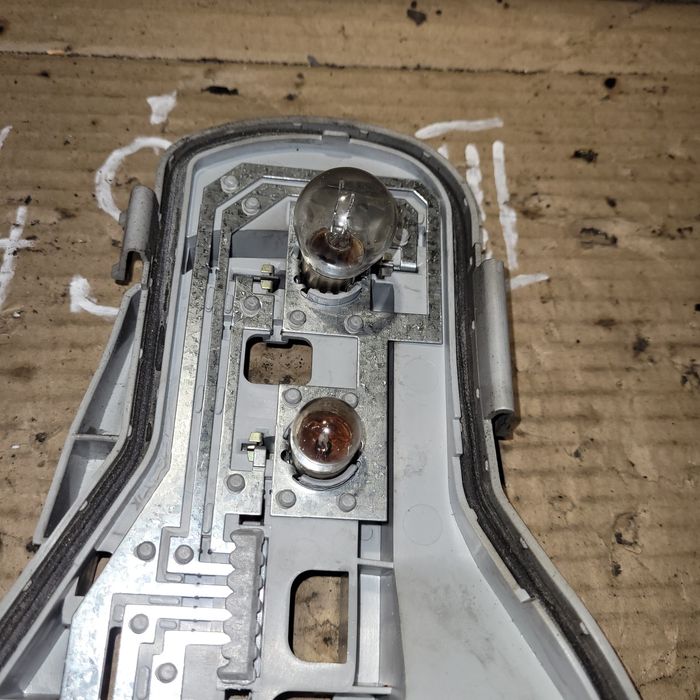 Wkład lampy oprawa żarówek tył lewa vw polo IV 9N LIFT 2007r