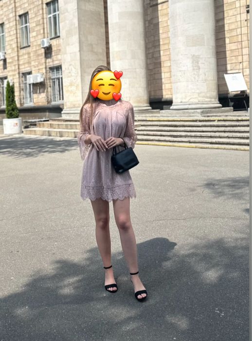 Сукня міні ніжно рожева з мережива. Коротка сукня з довгим рукавом