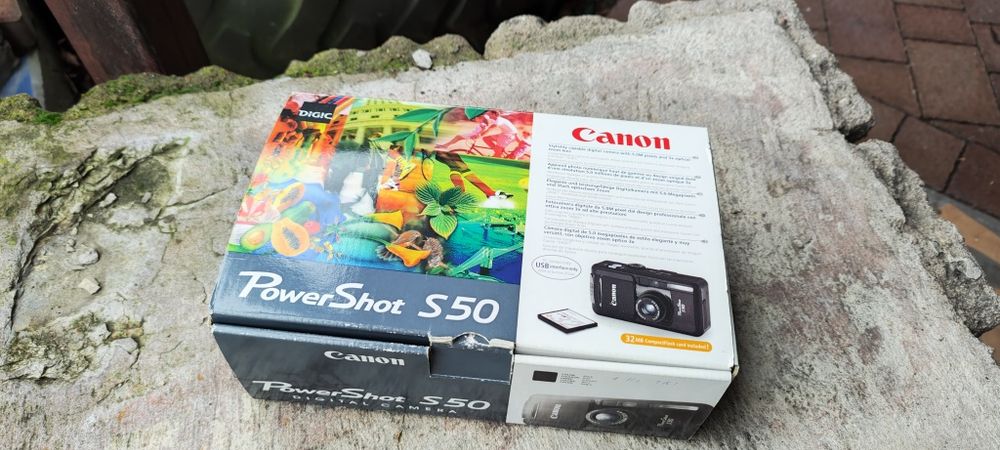 Canon PowerShot S50.
