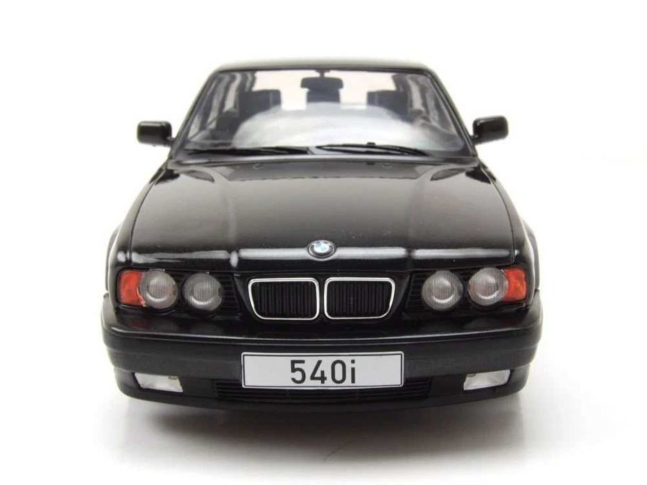 Модель MCG road cars BMW 5series Series E34 Touring black-metallic/green-metallic/silver 1:18 Машинка Металл БМВ Бєха