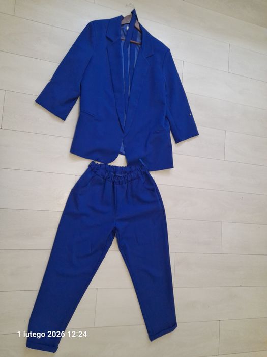 Kostium damski niebieski.