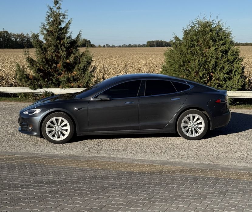 Tesla model S 90D