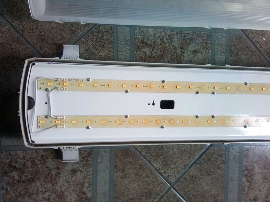 Armaduras estanques LED IP66 da marca Trevos, como NOVAS!