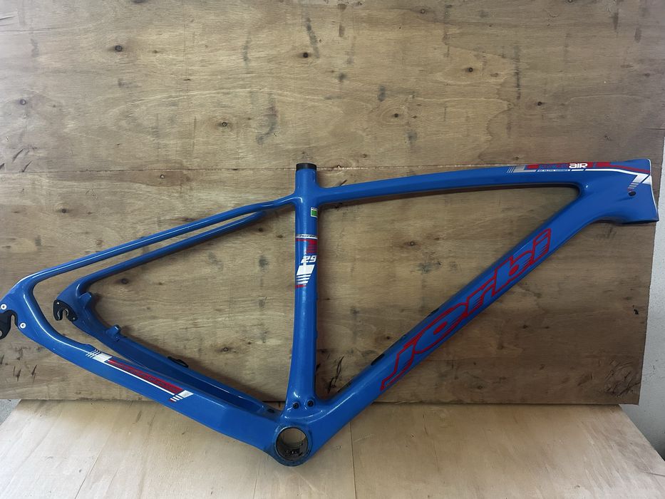 Quadro Carbono BTT Jorbi Air 29" (Para Reparar / Projeto)