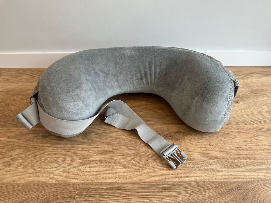 Almofada de Amamentação Ergobaby Natural Curve com Alça – Cinza