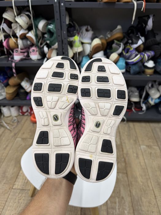 Оригінальні жіночі кросівки Nike Free Run