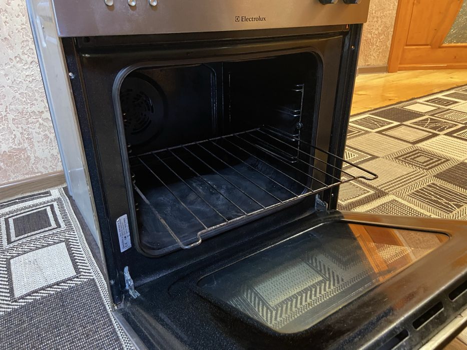 Вмонтована духовка Electrolux