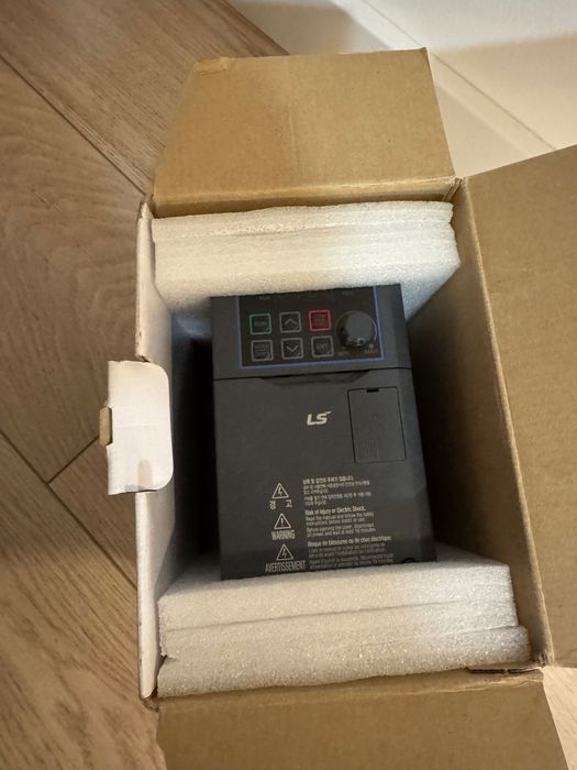 Інвертор LSLV0008G100-4EOFN