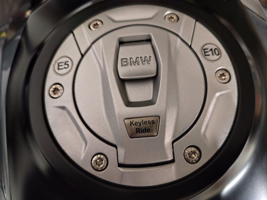 BMW F900R - Dynamic ESA