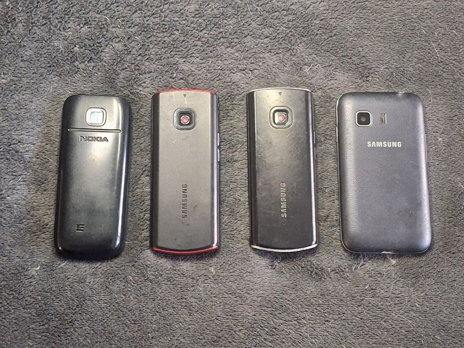 Лот кнопочних телефонів