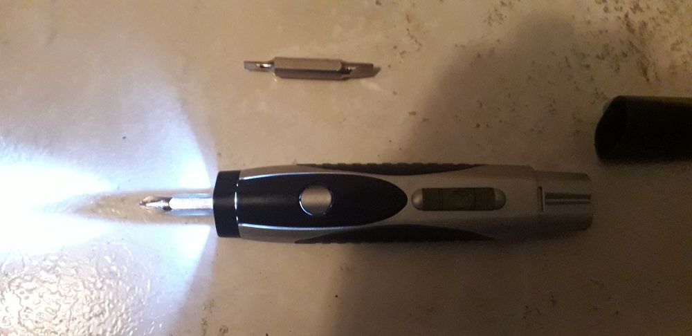 Ferramenta com nível